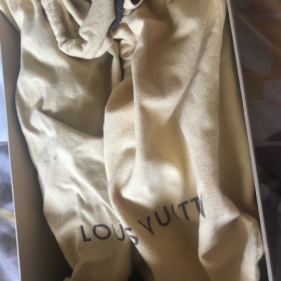 Louis Vuitton Monogram Canvas sneakers - Picture 2 of 4